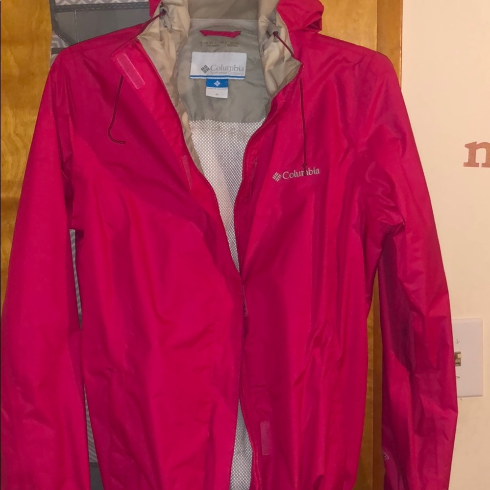 Columbia wind breaker